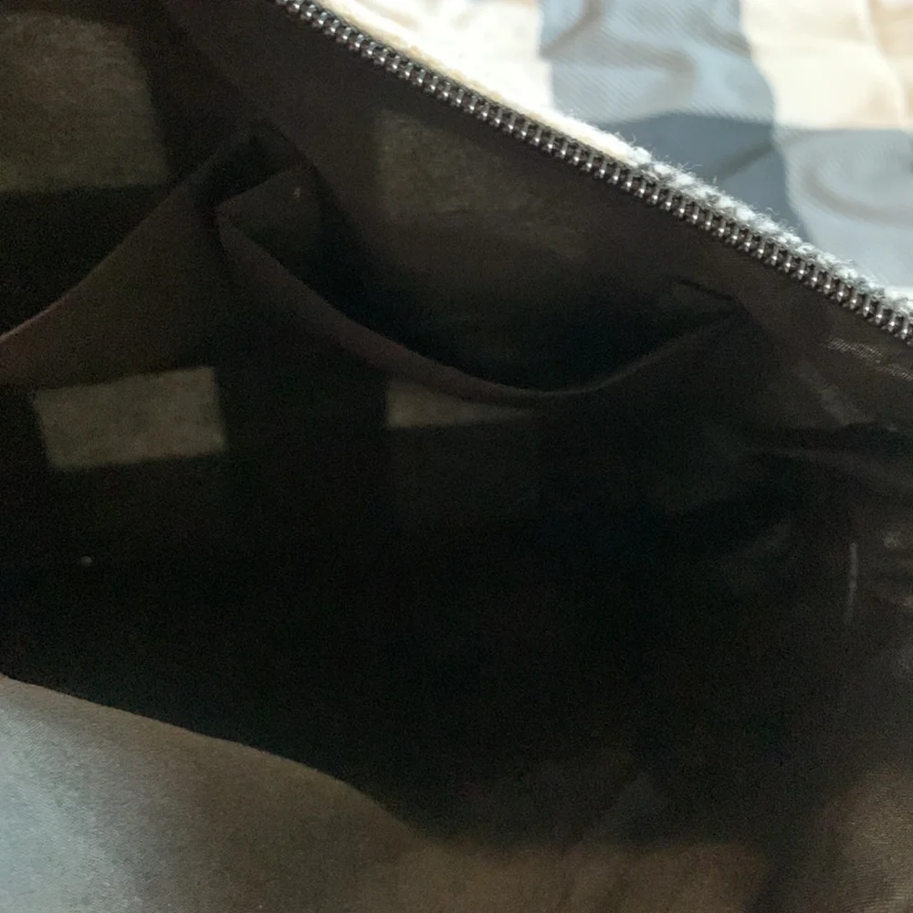 Crossbody - Picture 2 of 3